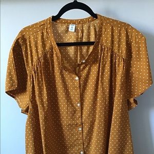 Old Navy short sleeved polka dot button up blouse. Gently used.